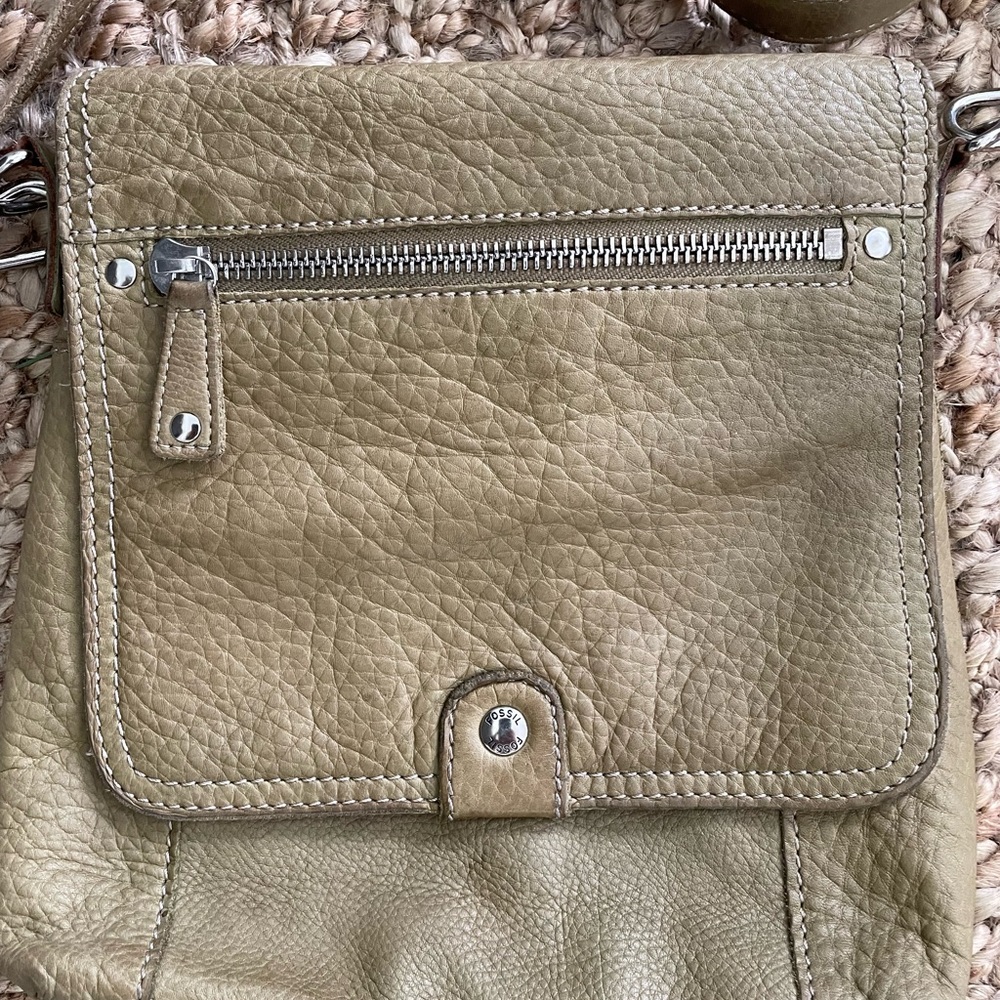 Fossil Olive Green Leather Crossbody Purse | Vintage 1954 Style | - Picture 3 of 10